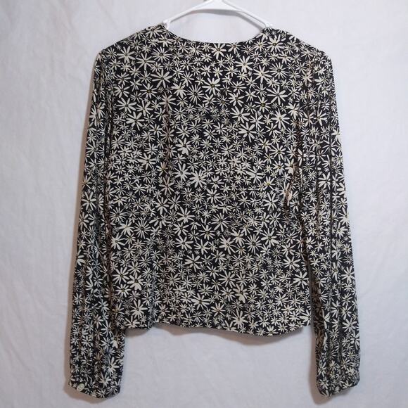 Uniqlo Ditsy Floral Black and White Daisy  Button Up Long Sleeve Top Size Small - Picture 7 of 7